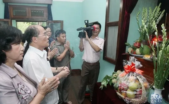 Lãnh đạo Đảng, Nhà nước dâng hương tưởng nhớ Chủ tịch Hồ Chí Minh