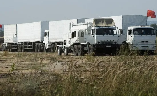 Lính biên phòng Ukraine sang Nga kiểm tra đoàn xe hàng cứu trợ