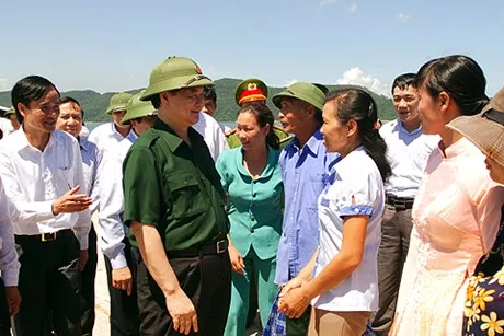 Thủ tướng thị sát khu kinh tế Vân Đồn, Quảng Ninh