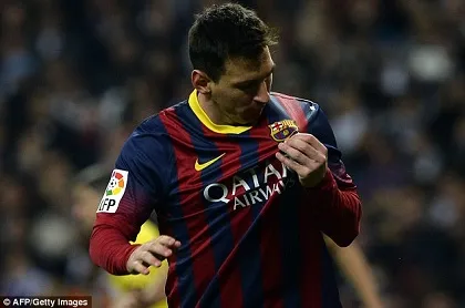 Tỏa sáng ở El Clasico, Messi vượt qua huyền thoại Di Stefano 