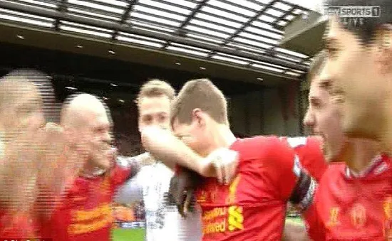 Gerrard khóc trong ngày vinh quang của Liverpool ở Anfield
