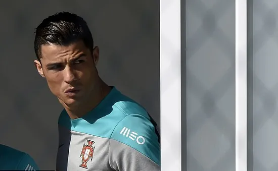 Trước trận gặp Mỹ, Ronaldo đau đầu tính cách “trốn” fan cuồng Brazil