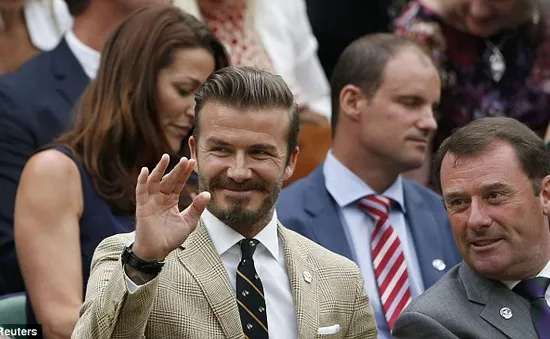 Becks bảnh bao, nhiệt tình tham gia “sóng người” trên khán đài Wimbledon