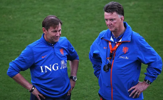 Lộ diện quân sư tư vấn Van Gaal thay thủ môn bắt penalty