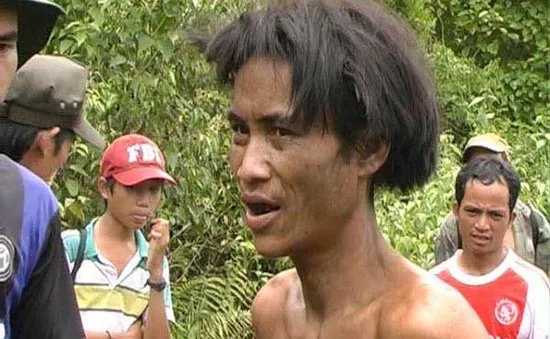 "Giải cứu" hai cha con 40 năm sống trong rừng