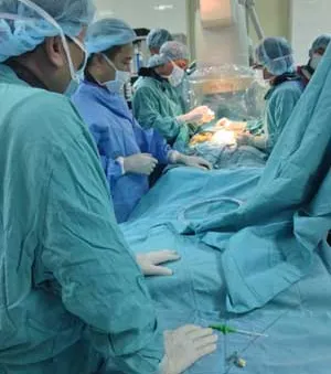 Phẫu thuật thay van tim bằng ống thông 
