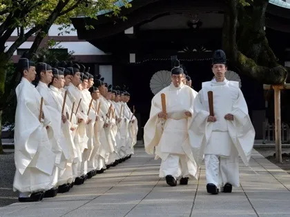 Trung Quốc chỉ trích ông Abe gửi lễ vật tới đền Yasukuni