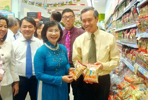 Hàng Việt Nam vào hệ thống 270 siêu thị Singapore