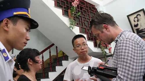 Phóng viên quốc tế trực tiếp tìm hiểu vụ tàu cá Việt Nam bị đâm chìm