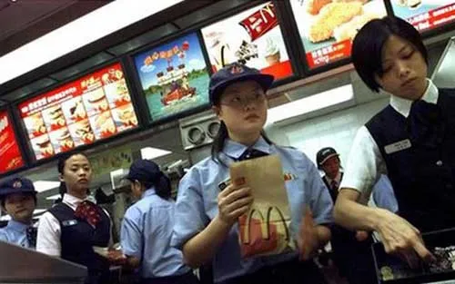 Bê bối thịt "bẩn”, McDonald tại Trung Quốc phải thay đổi thực đơn