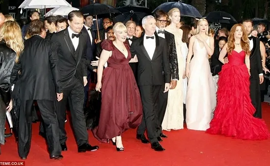 Thảm đỏ Cannes ướt nhẹp vì mưa