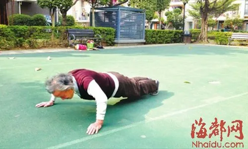 Cụ bà 80 tuổi chống đẩy 150 cái mỗi ngày 