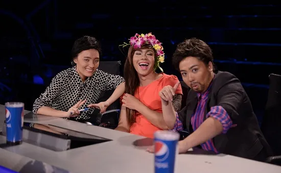 Thí sinh Vietnam Idol gây sốt khi chế phiên bản "Chờ... Giám khảo nơi ấy"