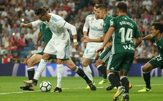 Đam Mê Bóng Đá Khám Phá Thế Giới Trực Tiếp Bóng Đá - Từ Người Hâm Mộ Đến Công Nghệ