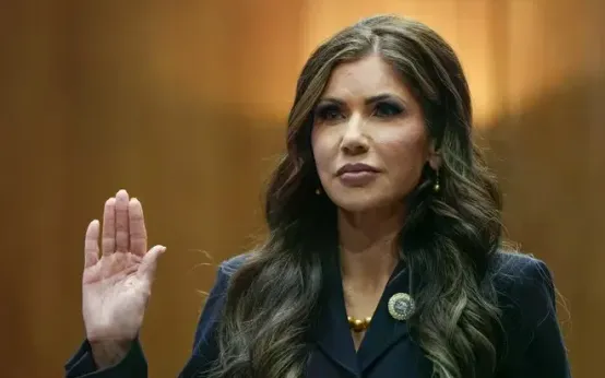 Kristi Noem: Tin tức, Video, hình ảnh Kristi Noem