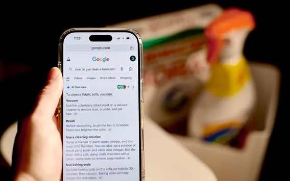 Người dùng không còn “Google trước” mà hỏi AI trước: Tuyên bố từ Apple khiến Alphabet 'chao đảo'