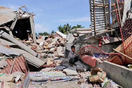 Động đất mạnh 7,2 độ richter ở Indonesia