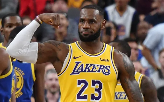 Lebron James khiến Golden State Warriors buồn lòng trong ngày khai sân  Chase Center