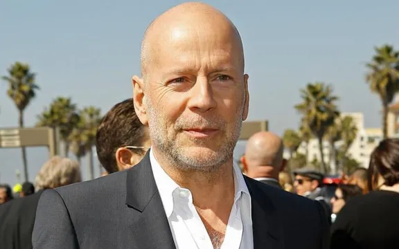 Bruce Willis xuất hiện lần đầu tiên từ khi được chẩn đoán mất trí nhớ