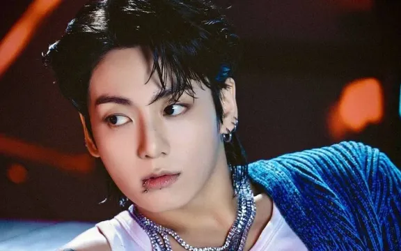 Jungkook (BTS) phá vỡ kỷ lục solo của nghệ sĩ K-Pop