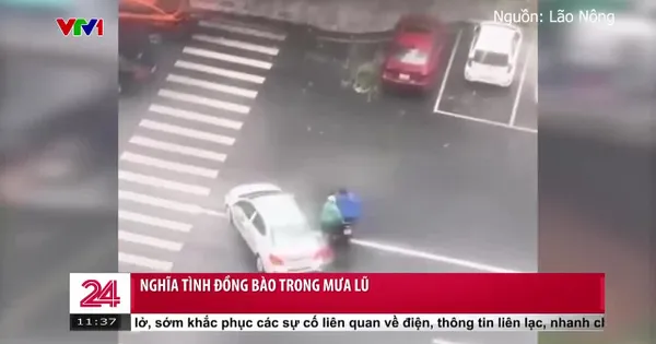 Ấm áp nghĩa tình trong mưa lũ - Video đã phát trên VTV | VTV.VN