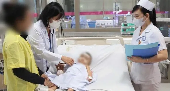 Cẩn trọng: Trẻ bị viêm phổi hít sau khi sặc sữa