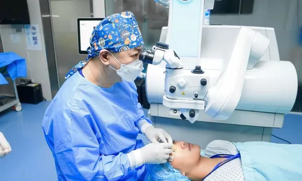 Từ "4 mắt" đến phiên bản tự tin hơn của chính mình