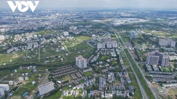 Siết tín dụng để giảm rủi ro cho thị trường bất động sản