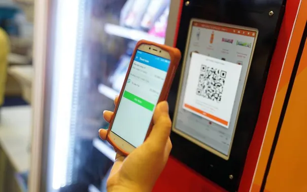 Quét mã QR - “Thói quen tiết kiệm” thời bão giá