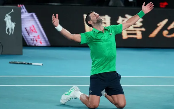 Djokovic vượt qua Sinner sau 5 set kịch tính, vào chung kết Australian Open 2026