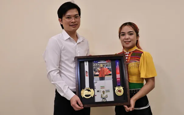 Nữ võ sĩ Lò Thị Phung gửi toàn bộ tiền đấu giá HCV châu Á tới đồng bào vùng lũ Lai Châu