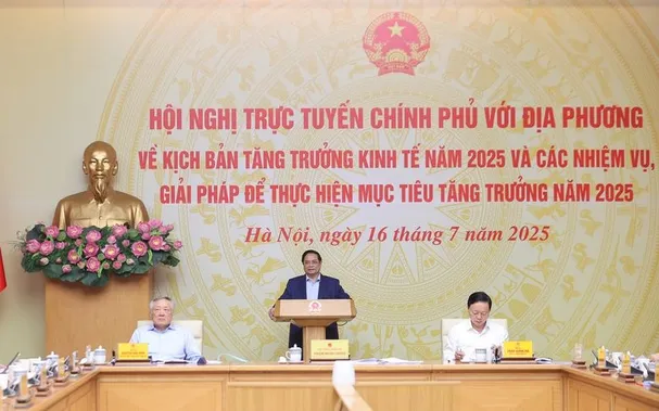 Thủ tướng: Phấn đấu tăng trưởng kinh tế năm 2025 từ 8,3 - 8,5%