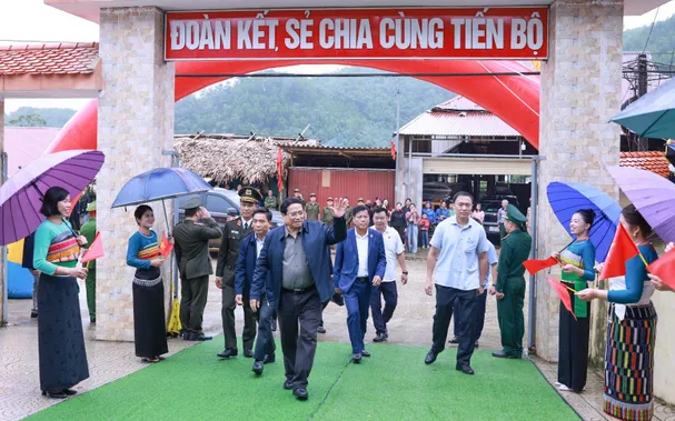 Thủ tướng: Thi công các điểm trường nội trú mới với tinh thần "vượt nắng, thắng mưa, không thua bão gió"