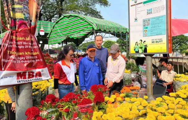 TP Hồ Chí Minh thu mua hoa Tết để hỗ trợ tiểu thương, lan tỏa tinh thần sẻ chia