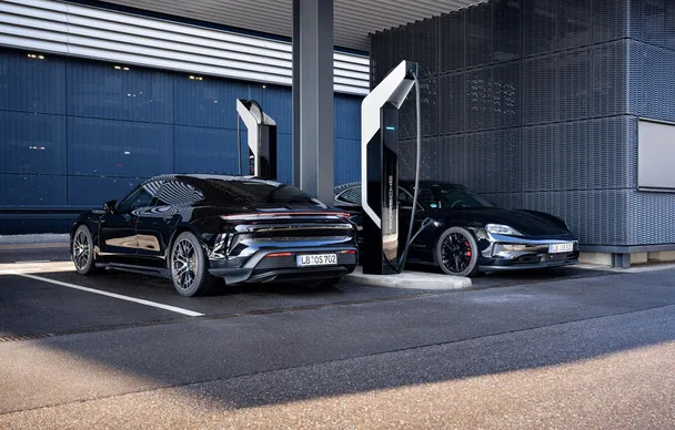 Porsche thay đổi chiến lược sản xuất pin nội bộ