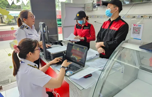 Kiểm tra đột xuất các chi nhánh Công ty C.P. Việt Nam ở Bình Dương