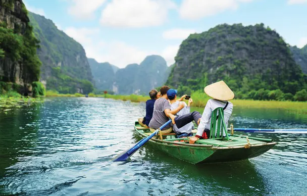 Cảnh báo thủ đoạn lừa đảo mùa du lịch