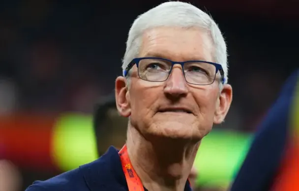Meta “lôi kéo” sếp AI Apple