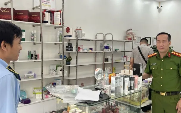 Hà Nội mạnh tay xử lý sai phạm mỹ phẩm, cảnh báo người dân không mua hàng trôi nổi