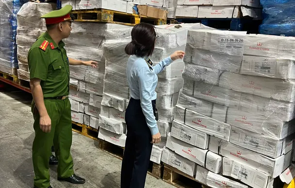 Hà Nội: Tạm giữ hơn 15,7 tấn xương lưng lợn đông lạnh hết hạn sử dụng