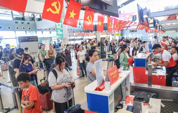 Hàng triệu lượt khách qua các sân bay dịp lễ 2/9