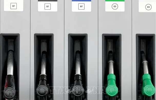 Giá dầu thế giới tiếp tục giảm do đồn đoán OPEC+ sắp tăng sản lượng