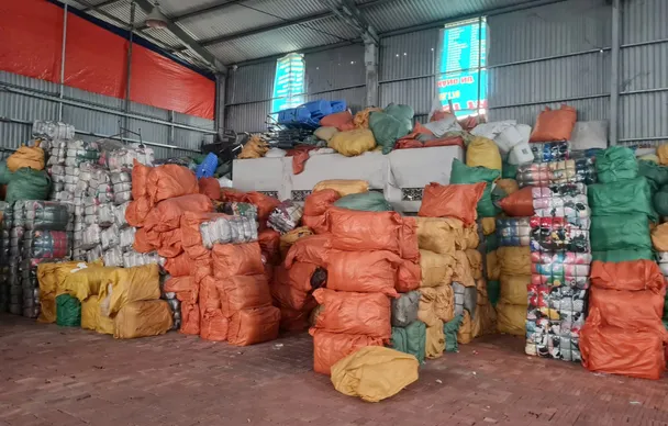 Phát hiện hơn 94 tấn quần áo không rõ nguồn gốc ở Hải Phòng