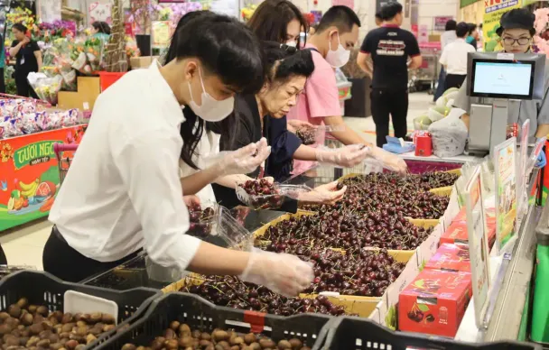 Chợ truyền thống vắng khách, “chợ Tết online” nhộn nhịp