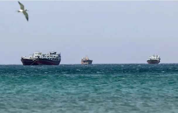 Hơn 10% đội tàu container toàn cầu bị kẹt ở eo biển Hormuz