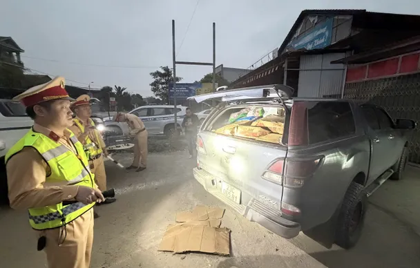 Phát hiện, thu giữ trên 2,3 tấn thực phẩm không rõ nguồn gốc khi qua Tuyên Quang