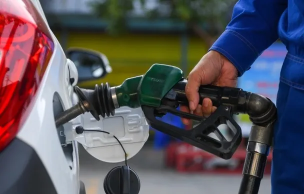 Đề xuất miễn thuế xăng, dầu, nhiên liệu bay đến 30/6/2026