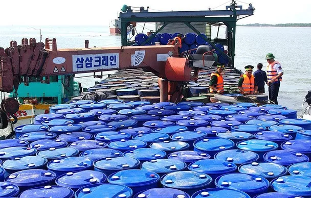 Siết chặt quản lý kinh doanh, vận chuyển xăng dầu khu vực biên giới