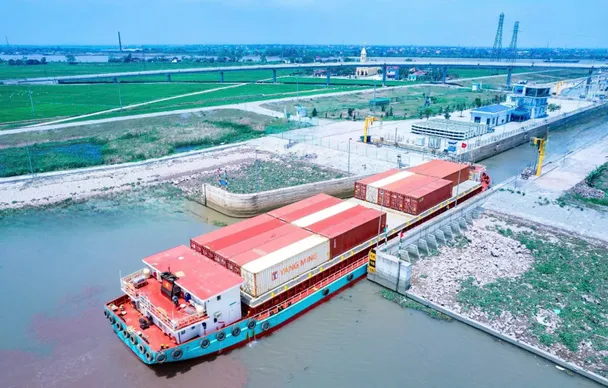 Miễn hàng loạt phí, lệ phí vận tải, tiếp sức cho doanh nghiệp