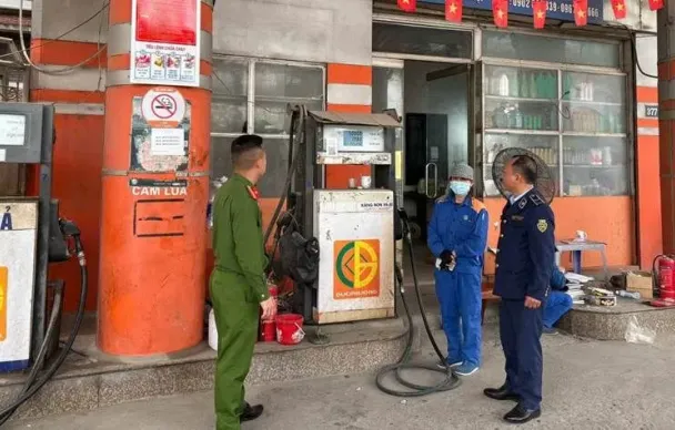 Xử lý 4 cơ sở vi phạm trong kinh doanh xăng dầu tại Hà Nội